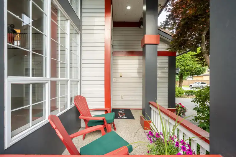 1371 PO AVENUE - photo 4 of 38