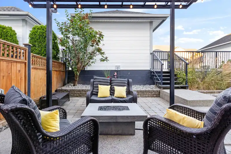 7014 179A STREET - photo 2 of 34