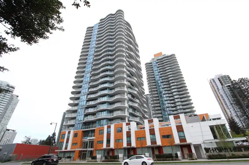 804 13318 104 AVENUE - photo 1 of 17