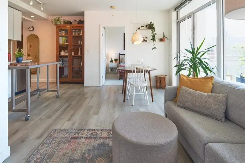 303 200 NELSON'S CRESCENT - photo 2 of 22