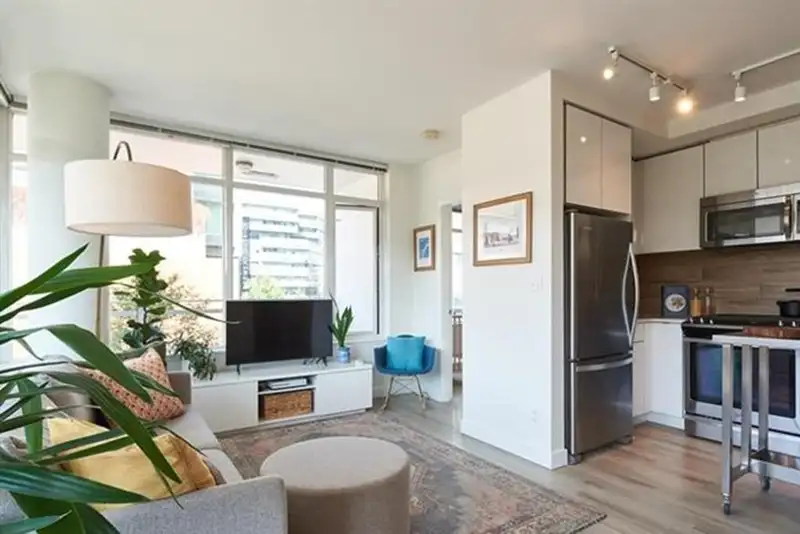 303 200 NELSON'S CRESCENT - photo 3 of 22