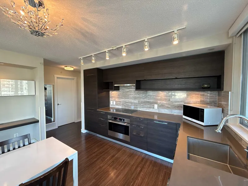 804 570 EMERSON STREET - photo 3 of 22