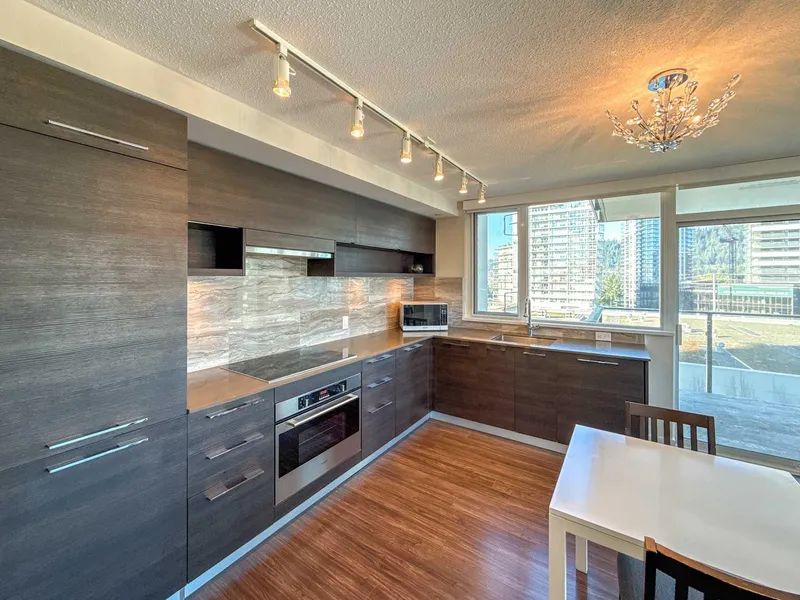 804 570 EMERSON STREET - photo 4 of 22