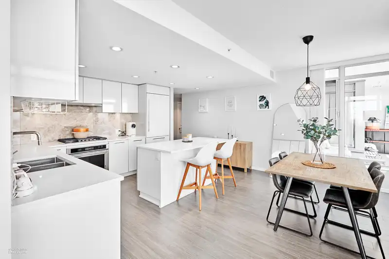 3101 6700 DUNBLANE AVENUE - photo 1 of 36