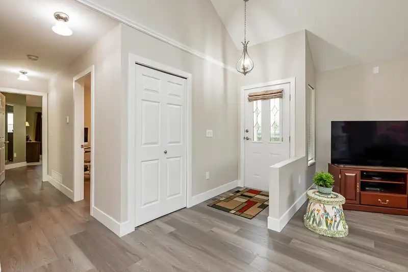 45 6140 192 STREET - photo 4 of 27