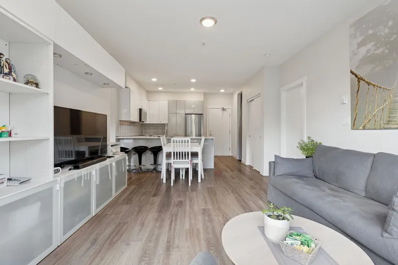 124 10838 WHALLEY BOULEVARD - photo 4 of 25