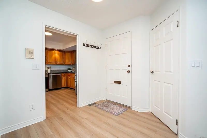 102 12747 16 AVENUE - photo 4 of 25