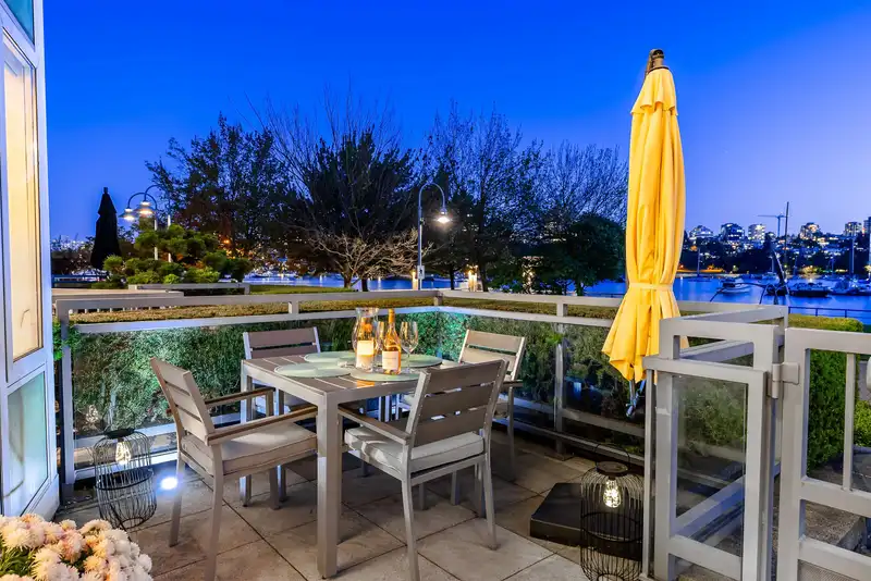 TH109 1383 MARINASIDE CRESCENT - photo 4 of 34