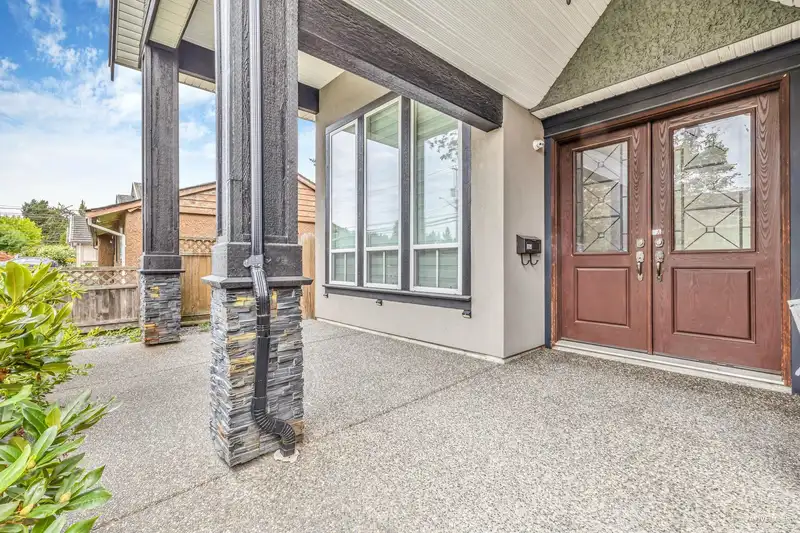 11809 88 AVENUE - photo 4 of 40