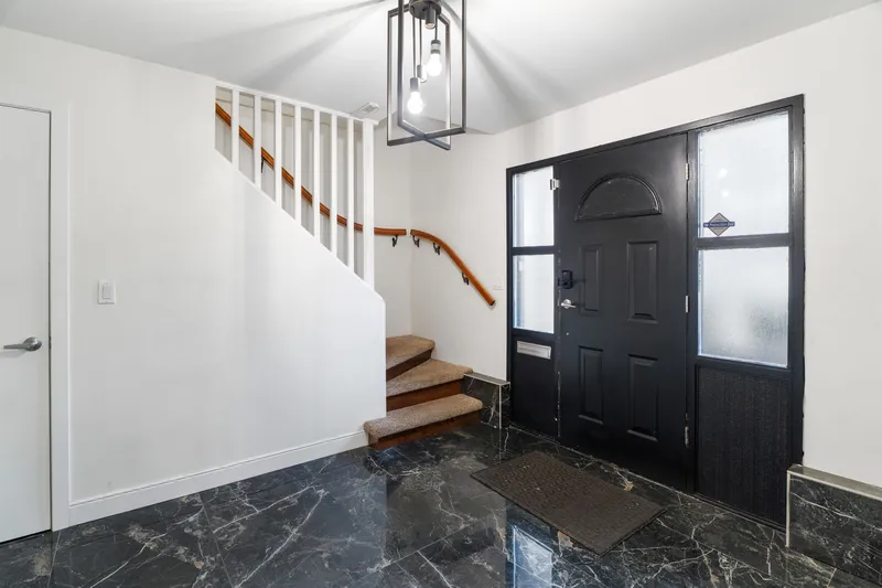 13822 92A AVENUE - photo 4 of 25