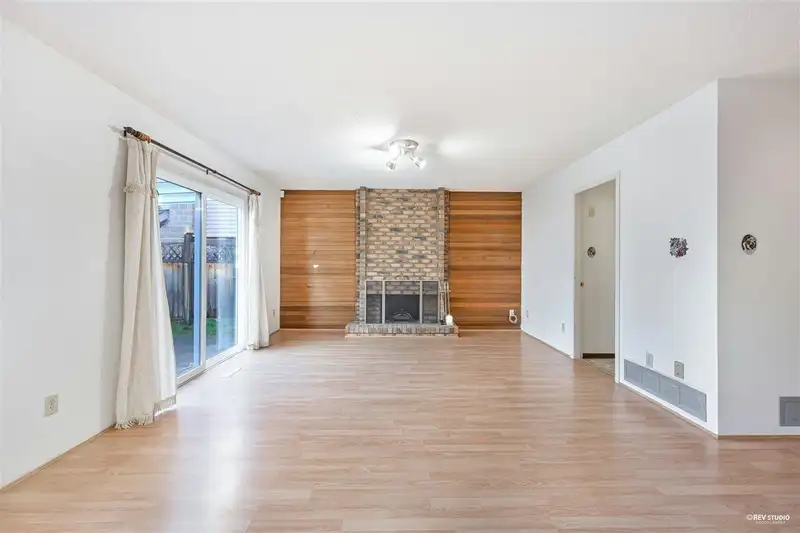 9400 MCBURNEY DRIVE - photo 3 of 11