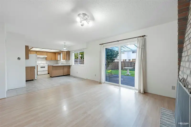 9400 MCBURNEY DRIVE - photo 4 of 11