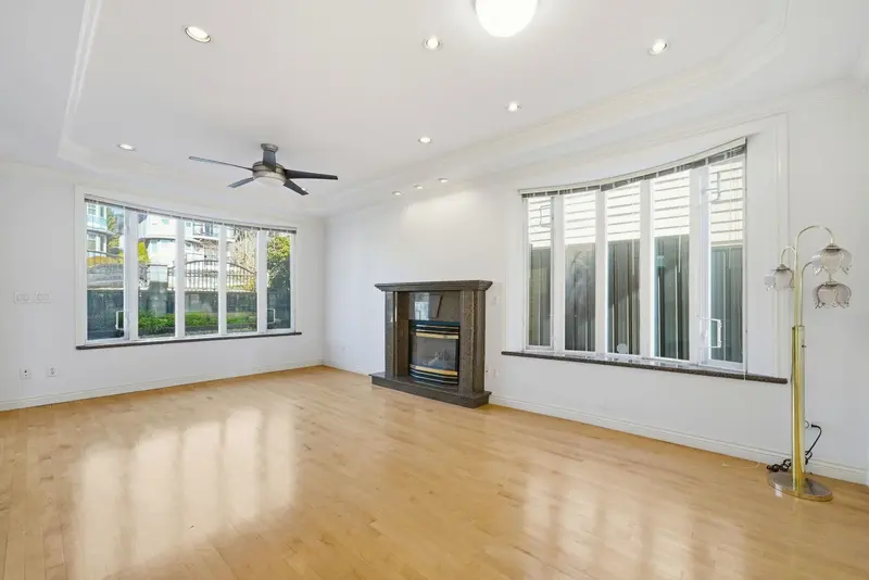 213 W 28TH STREET - photo 2 of 25