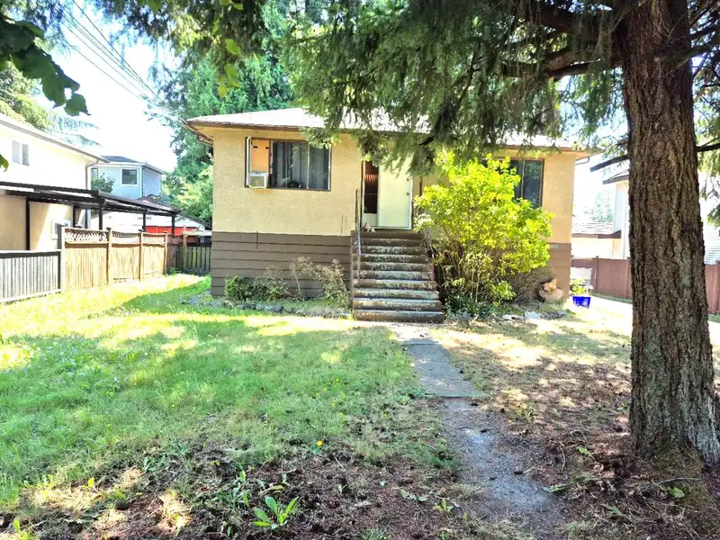 11220 82 AVENUE - photo 2 of 12