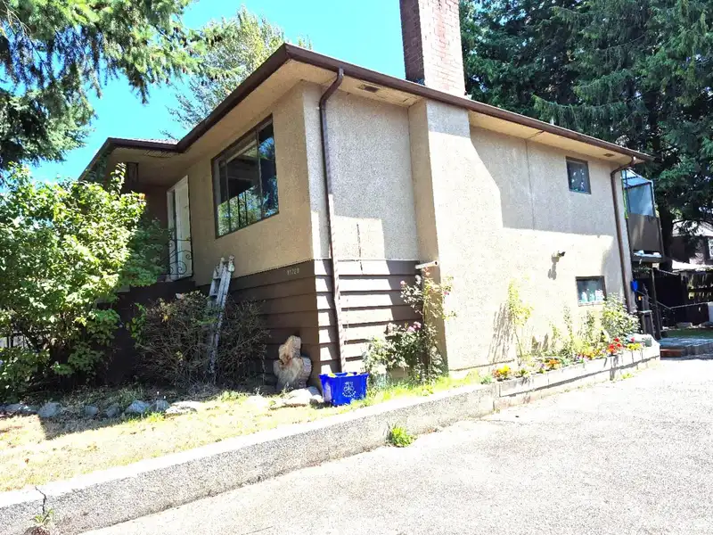 11220 82 AVENUE - photo 3 of 12