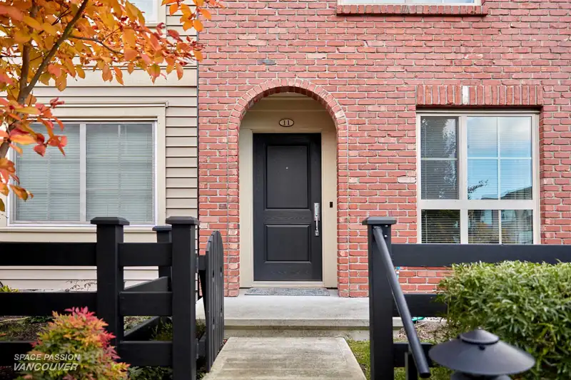 11 16260 23A AVENUE - photo 1 of 30