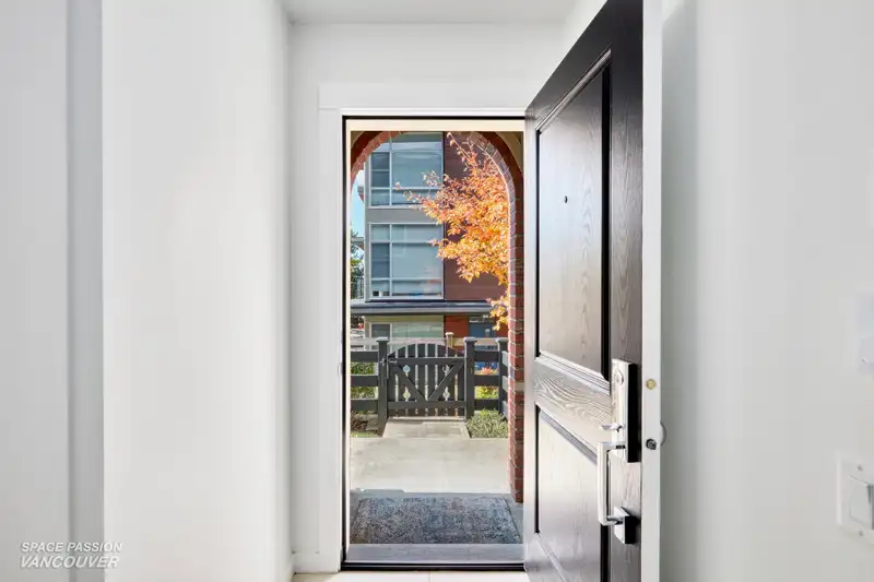 11 16260 23A AVENUE - photo 2 of 30