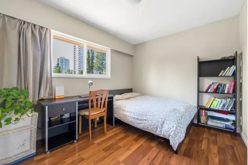 10335 149A STREET - photo 4 of 23