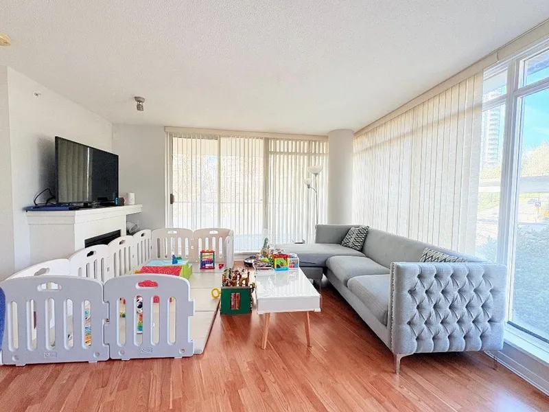 502 2133 DOUGLAS ROAD - photo 3 of 24