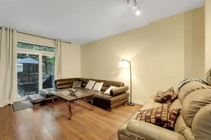 49 6123 138 STREET - photo 3 of 37