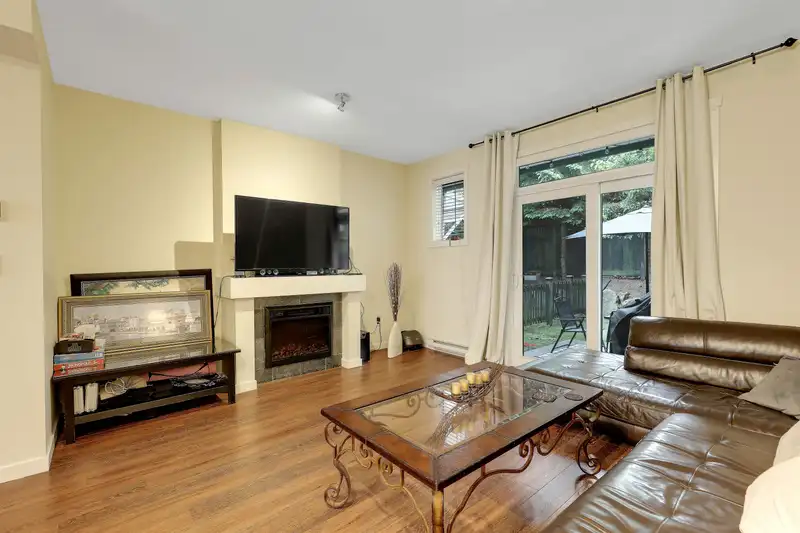 49 6123 138 STREET - photo 4 of 37