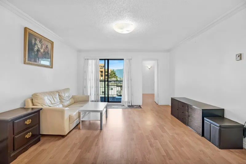 303 975 E BROADWAY - photo 3 of 25