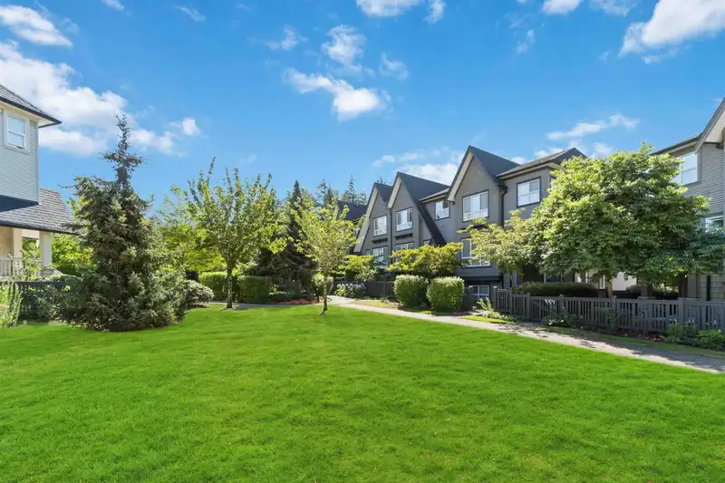 29 10489 DELSOM CRESCENT - photo 1 of 40