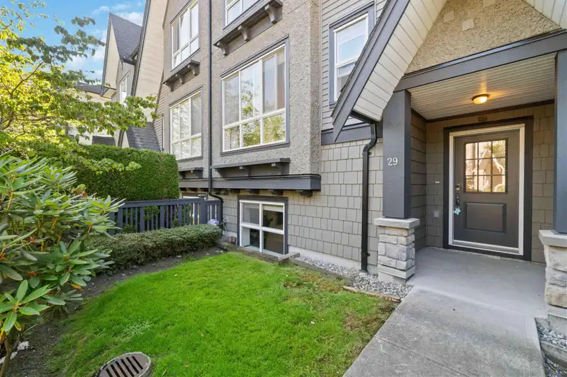 29 10489 DELSOM CRESCENT - photo 2 of 40