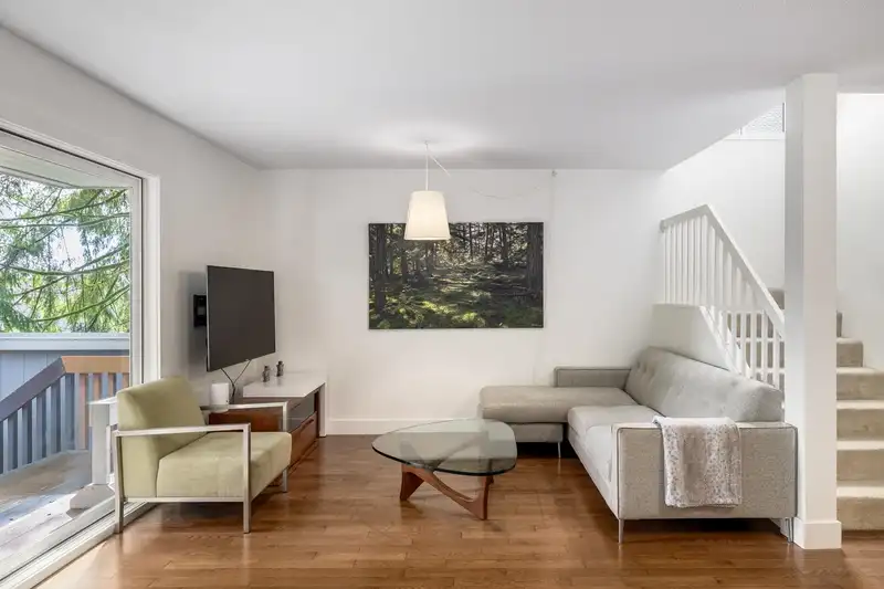 4701 HOSKINS ROAD - photo 1 of 37