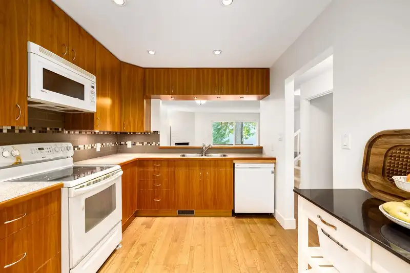 4701 HOSKINS ROAD - photo 2 of 37