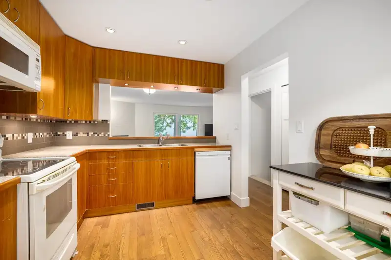 4701 HOSKINS ROAD - photo 3 of 37