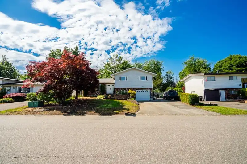 46070 ROY AVENUE - photo 1 of 40