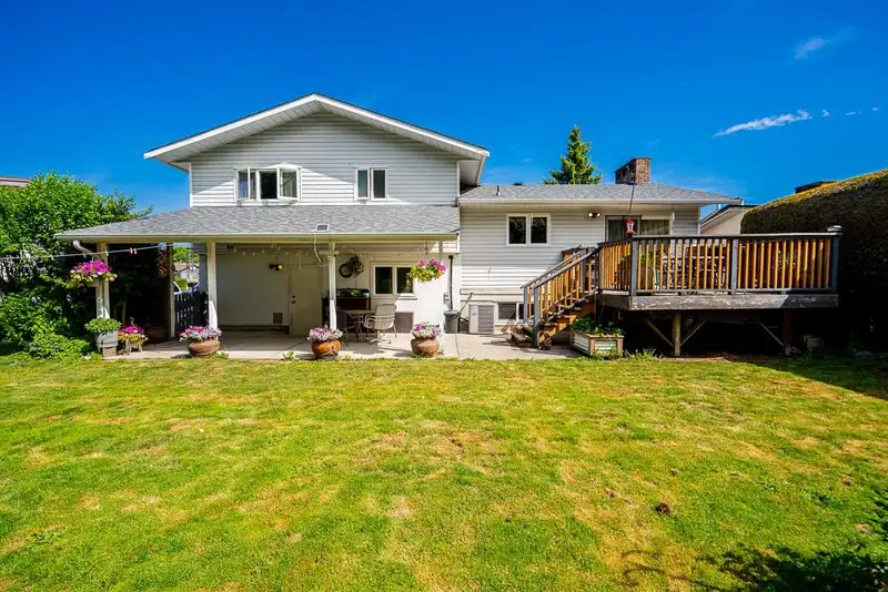 46070 ROY AVENUE - photo 2 of 40