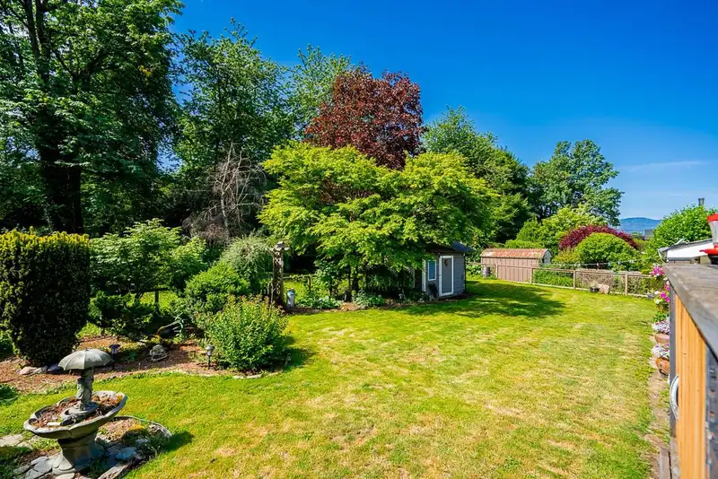 46070 ROY AVENUE - photo 4 of 40