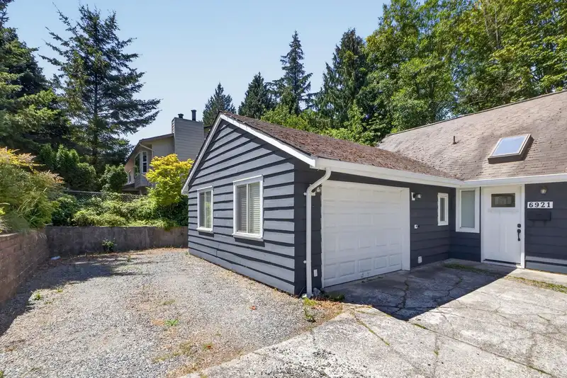 6921 WESTVIEW DRIVE - photo 2 of 40