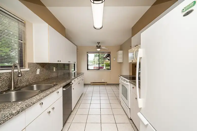 140 13880 74 AVENUE - photo 2 of 36