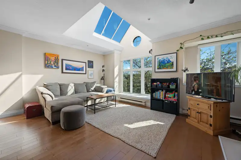 2251 HEATHER STREET - photo 2 of 40