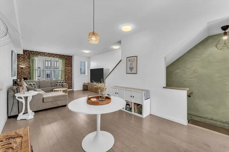 61 14838 61 AVENUE - photo 3 of 25