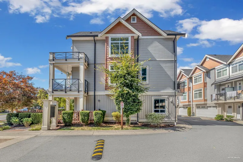 7 12091 70 AVENUE - photo 4 of 25