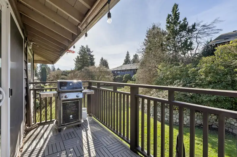 214 555 W 28TH STREET - photo 4 of 29