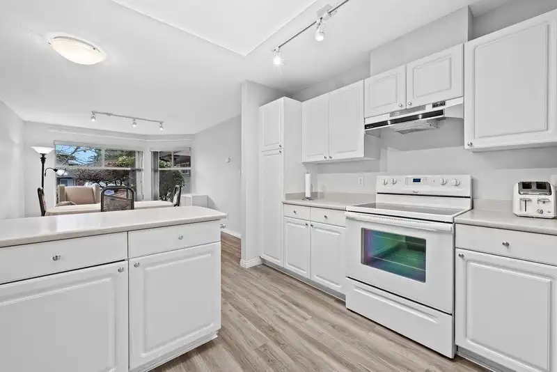 169 16080 82 AVENUE - photo 1 of 40