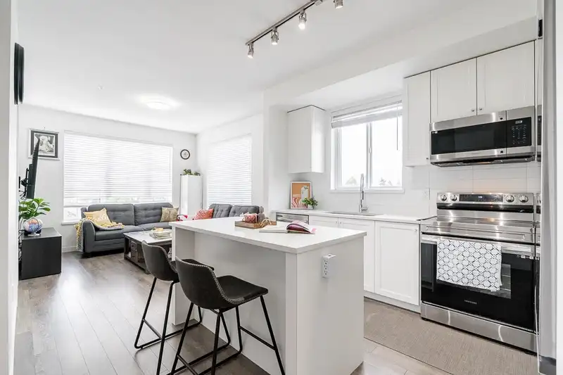 412 15848 FRASER HIGHWAY - photo 1 of 28