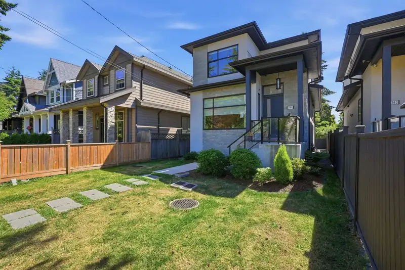 1746 140 STREET - photo 2 of 31