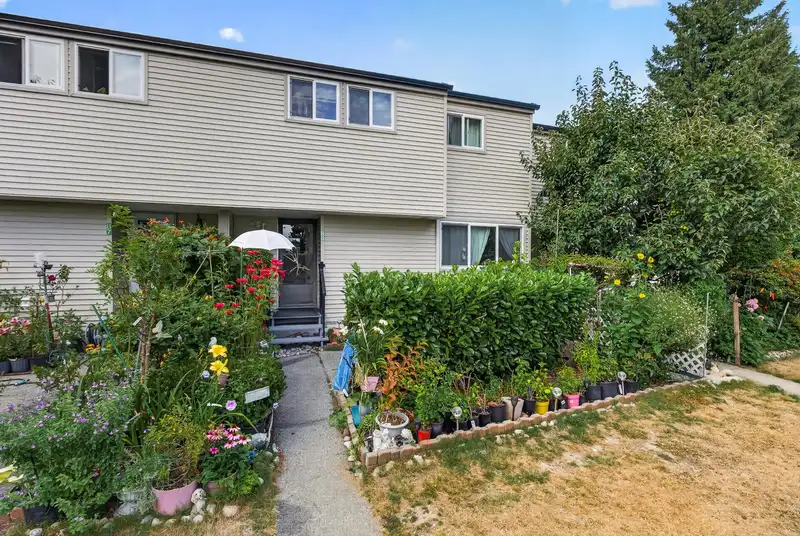 88 3441 E 49TH AVENUE - photo 2 of 30