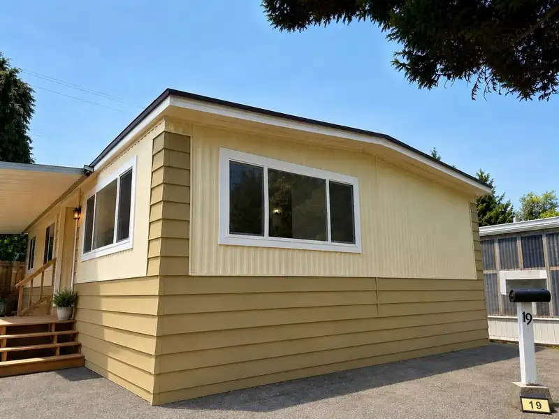 19 13650 80 AVENUE - photo 1 of 12