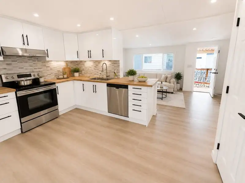 19 13650 80 AVENUE - photo 4 of 12