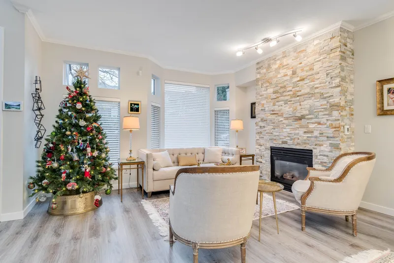 4 233 E 6TH STREET - photo 4 of 25