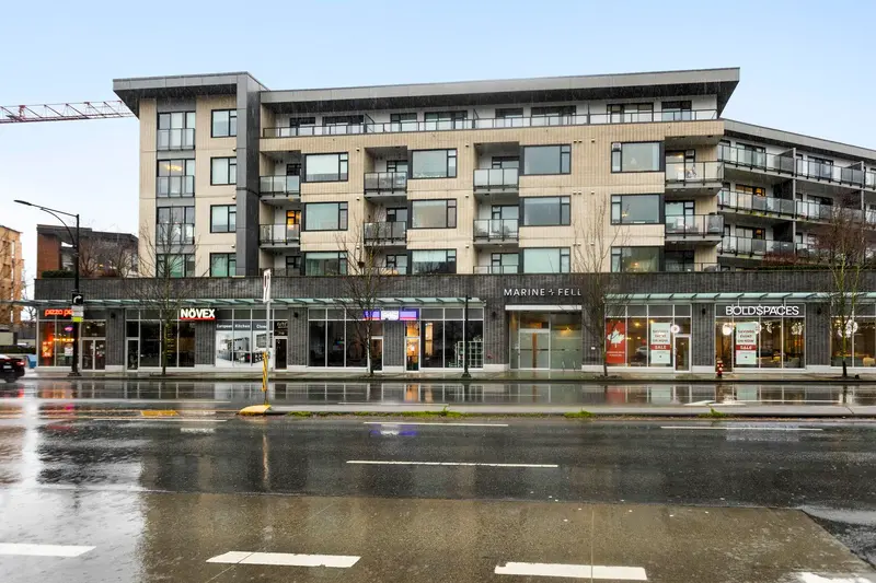 201 725 MARINE DRIVE - photo 2 of 25