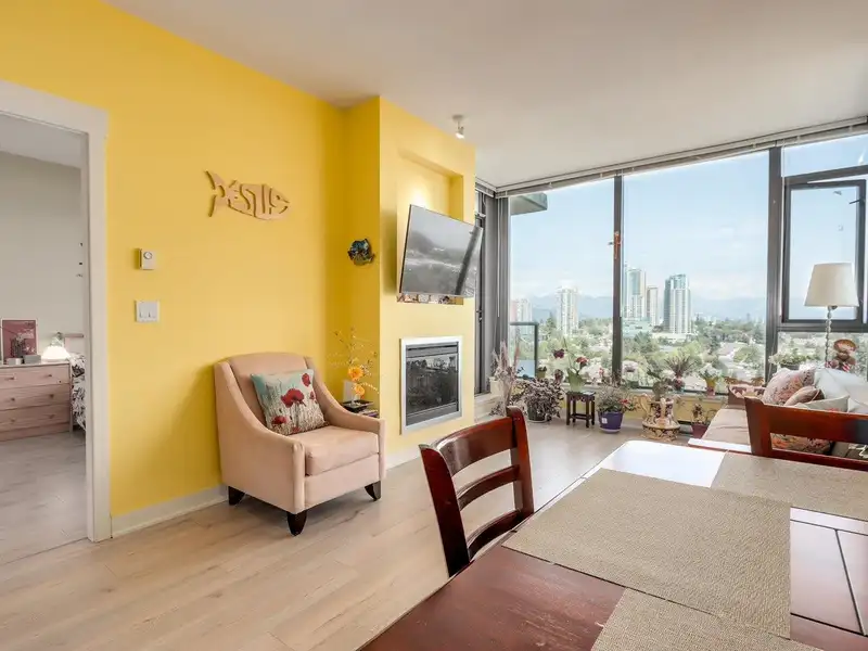 2206 7088 18TH AVENUE - photo 3 of 28