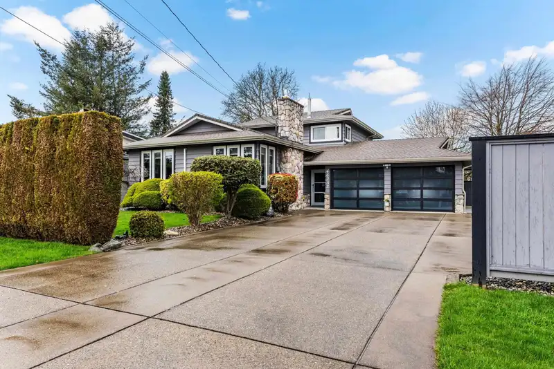 46237 STRATHCONA ROAD - photo 1 of 40